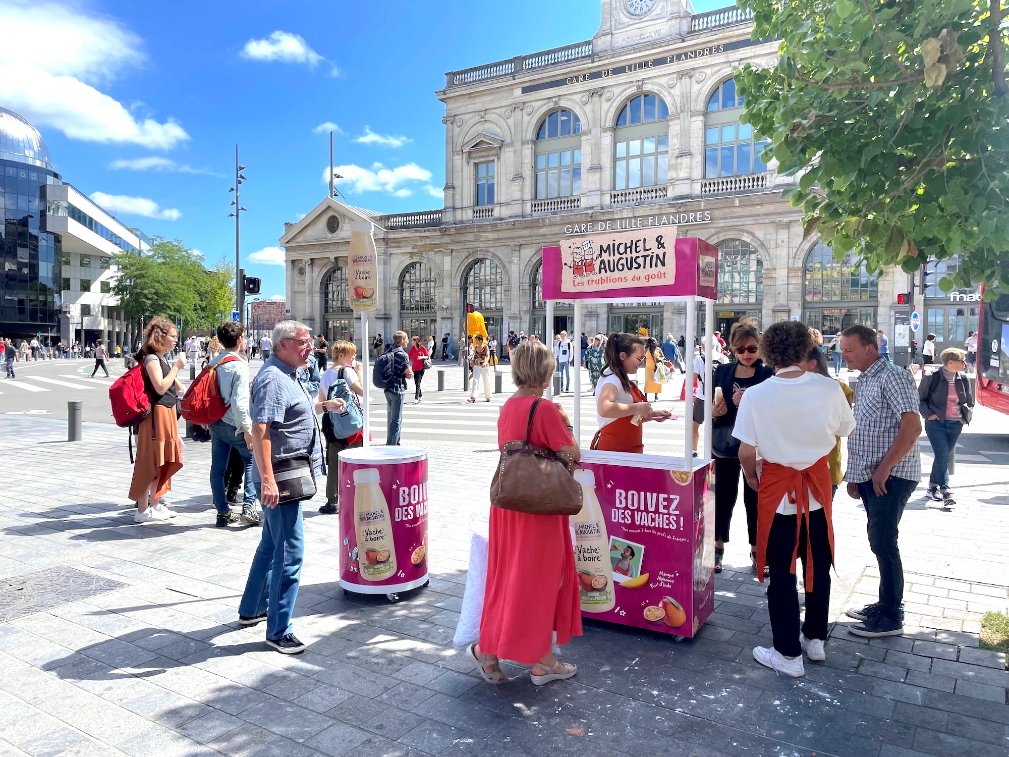 Dispositif sampling street marketing imaginé par STRADA Marketing pour la marque Michel et Augustin